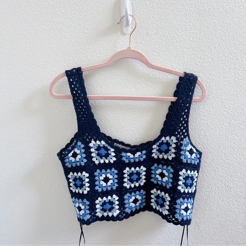 Sincerely Jules Womens‎ Blue Crochet Granny Square Crop Tank Top Size Medium NWT - Picture 4 of 6